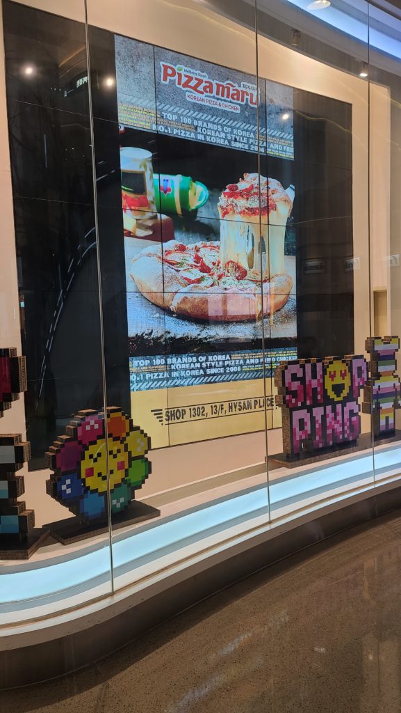 EASC provided splicing video walls for Causeway Bay shopping malls to broadcast product information and promotional content.